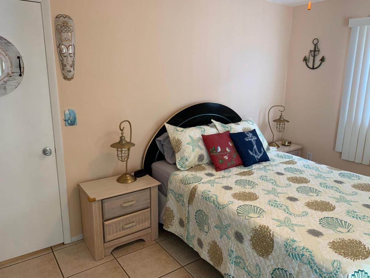 Michaels Siesta -Beachside Bungalows St. Pete Beach Exterior foto