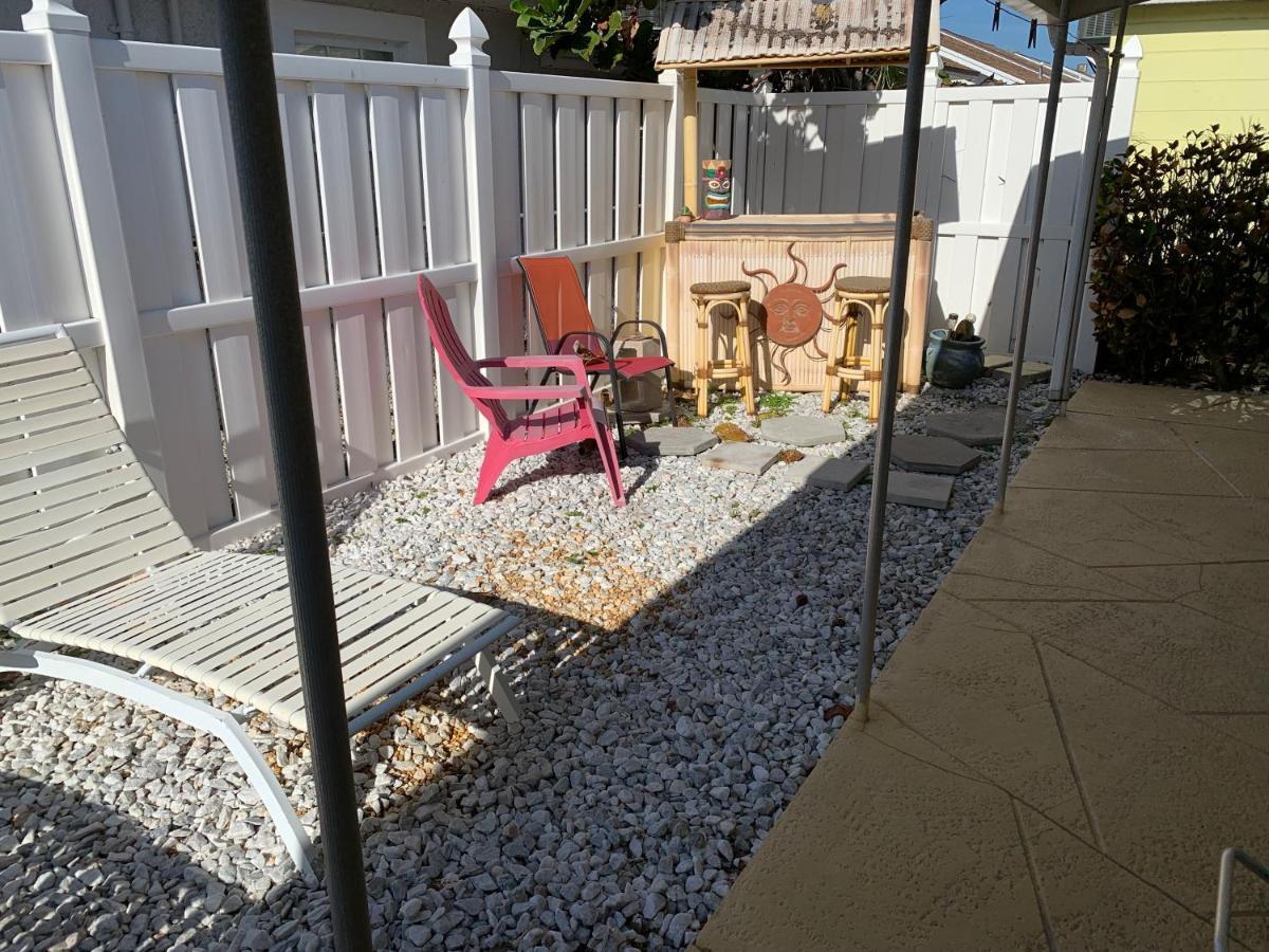 Michaels Siesta -Beachside Bungalows St. Pete Beach Exterior foto
